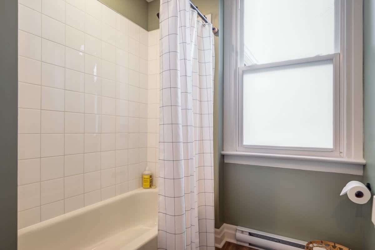 From HGTV! Marigold Suite in county farmhouse - Picture 26
