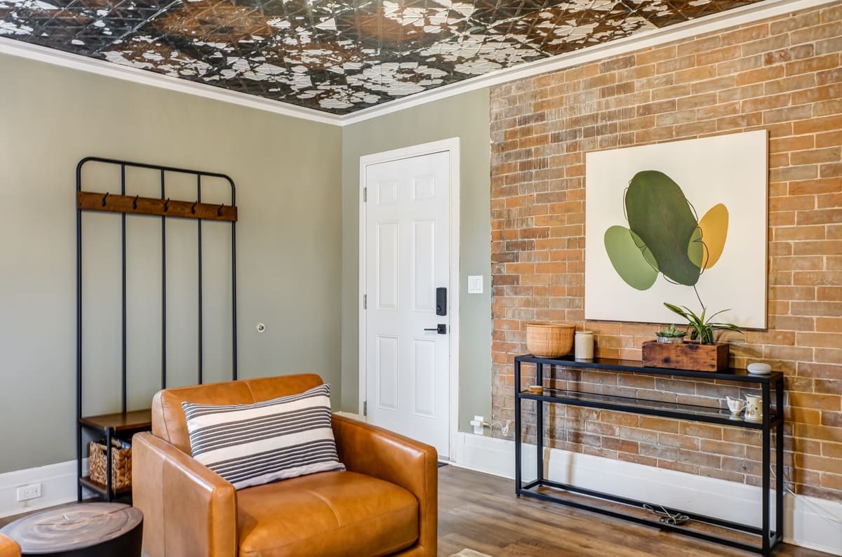 From HGTV! Marigold Suite in county farmhouse - Picture 29