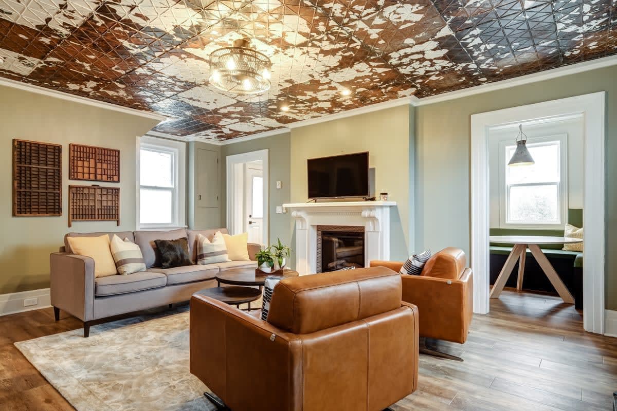 From HGTV! Marigold Suite in county farmhouse - Picture 16