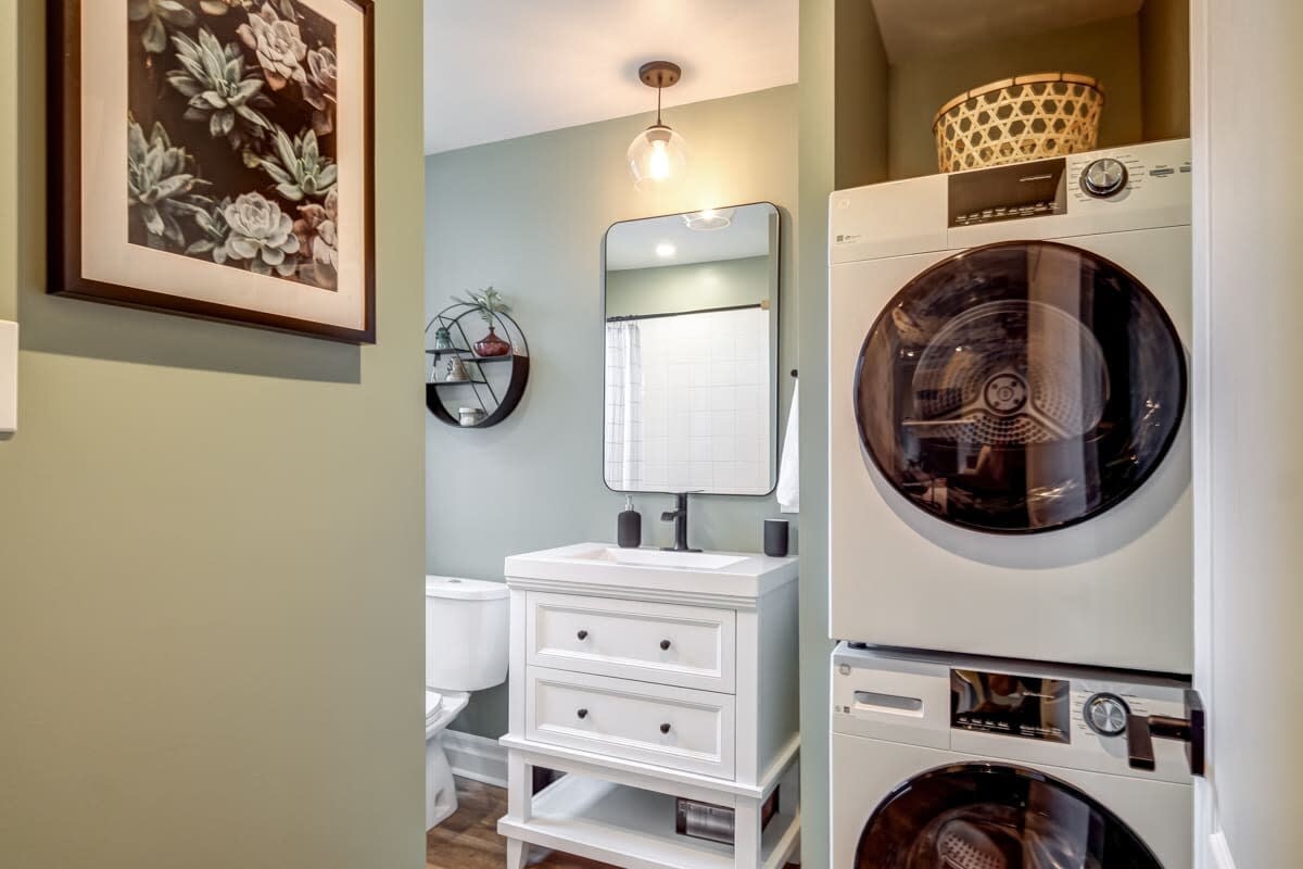 From HGTV! Marigold Suite in county farmhouse - Picture 12