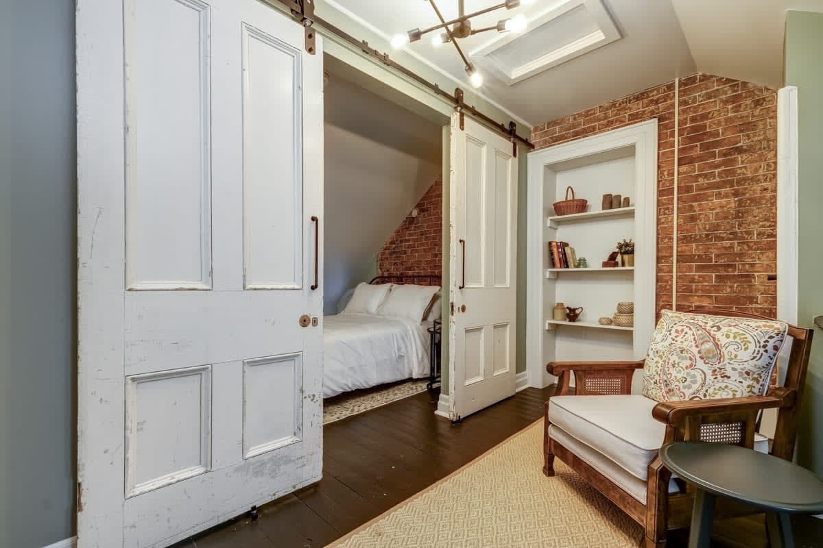 From HGTV! Marigold Suite in county farmhouse - Picture 42