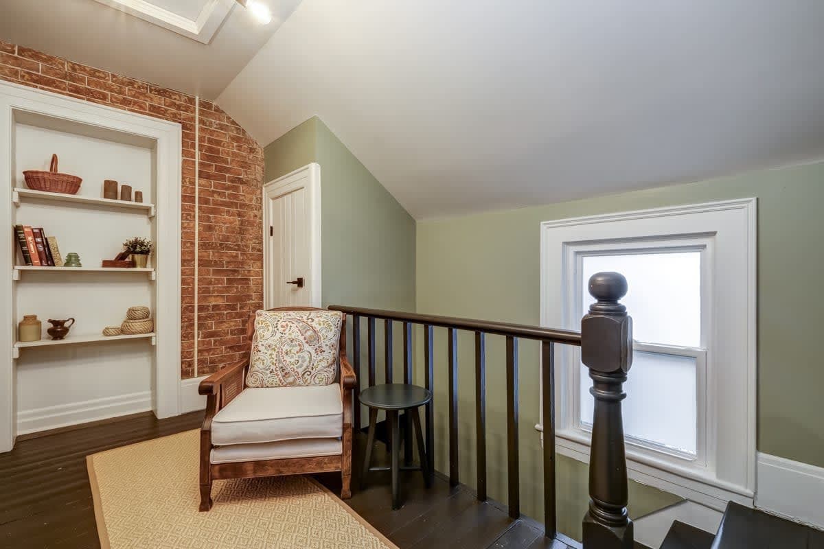 From HGTV! Marigold Suite in county farmhouse - Picture 44