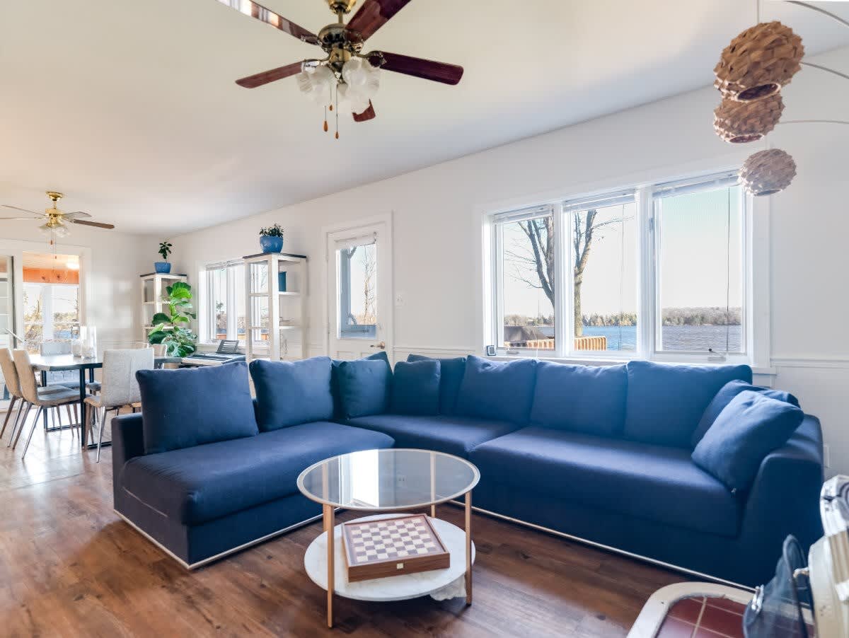 Cozy Family Waterfront Retreat - Picture 5