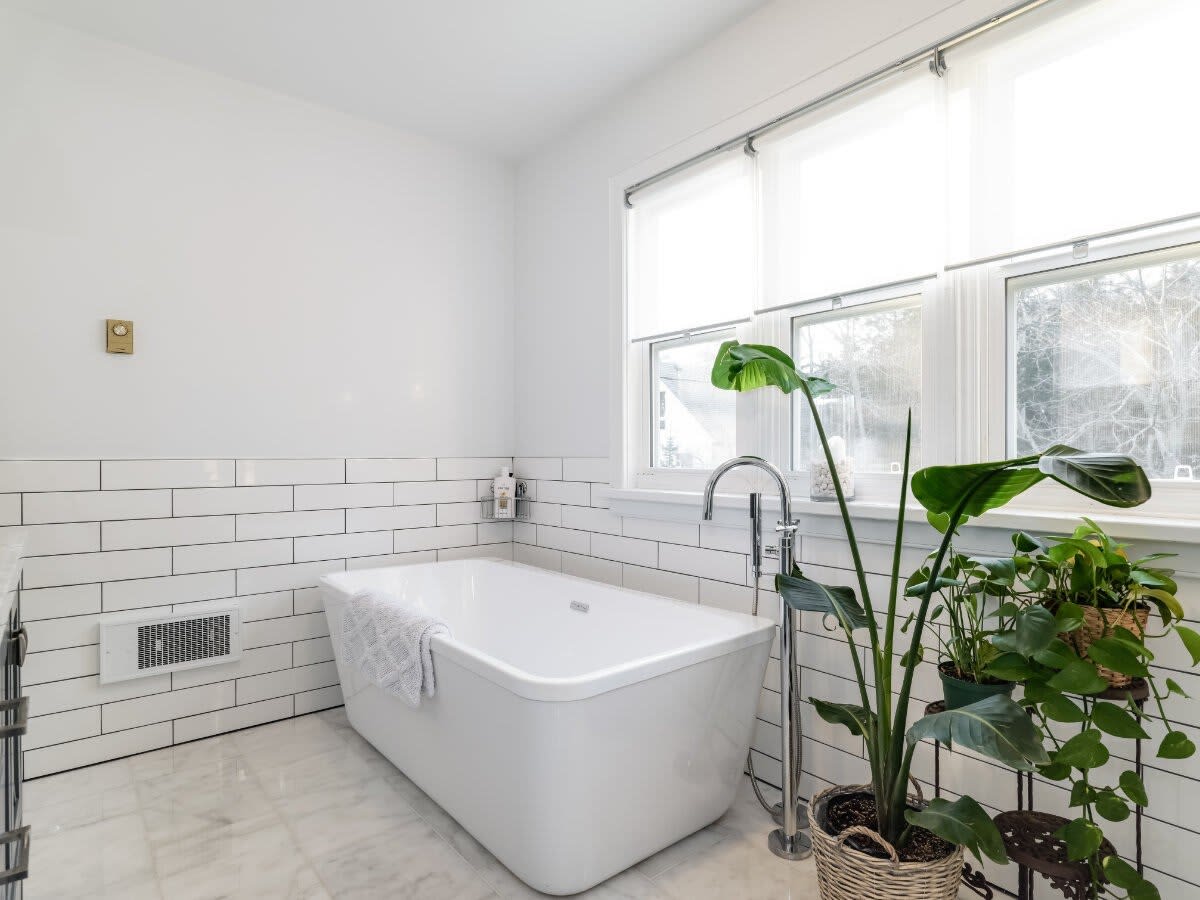 Cozy Family Waterfront Retreat - Picture 49