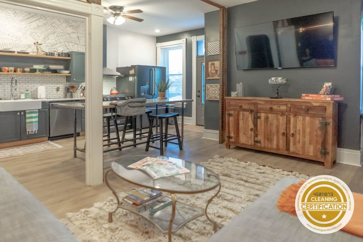 2BR with Workspaces & Deck ABODEbucks — St. Louis, MO — vacation rental