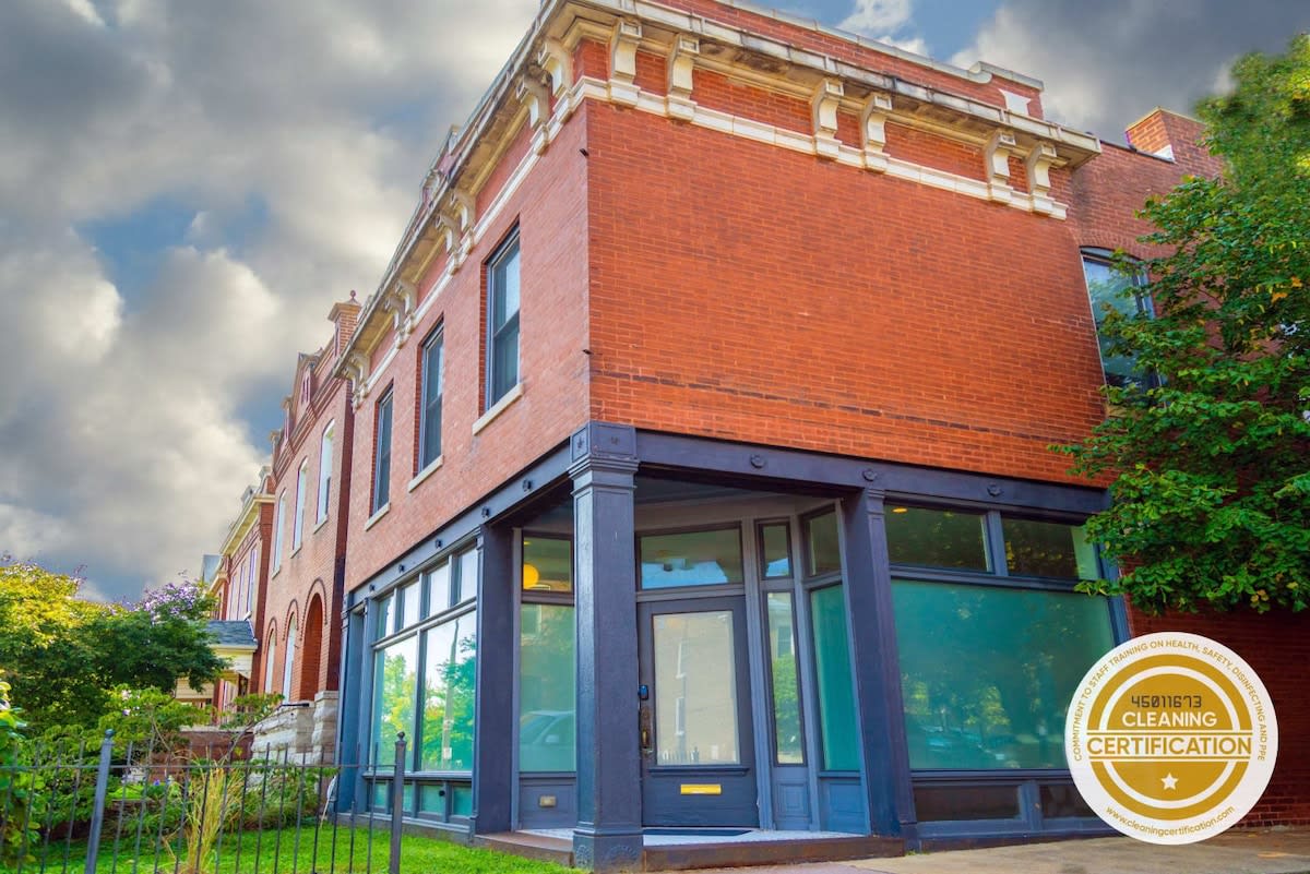 Gorgeous 5BR Storefront Home ABODEbucks — St. Louis, MO — vacation rental