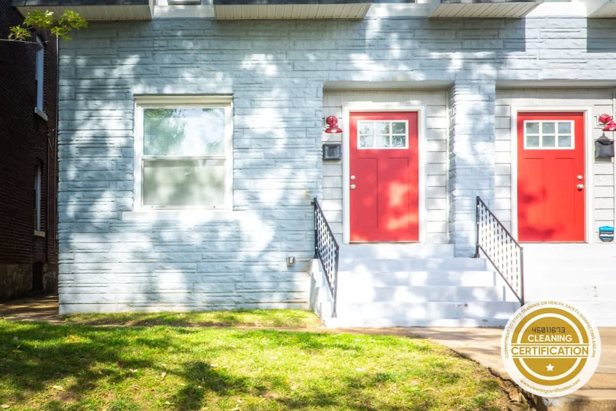 3BR-2BA Townhome TGE Neighborhood ABODEbucks — St. Louis, MO — vacation rental