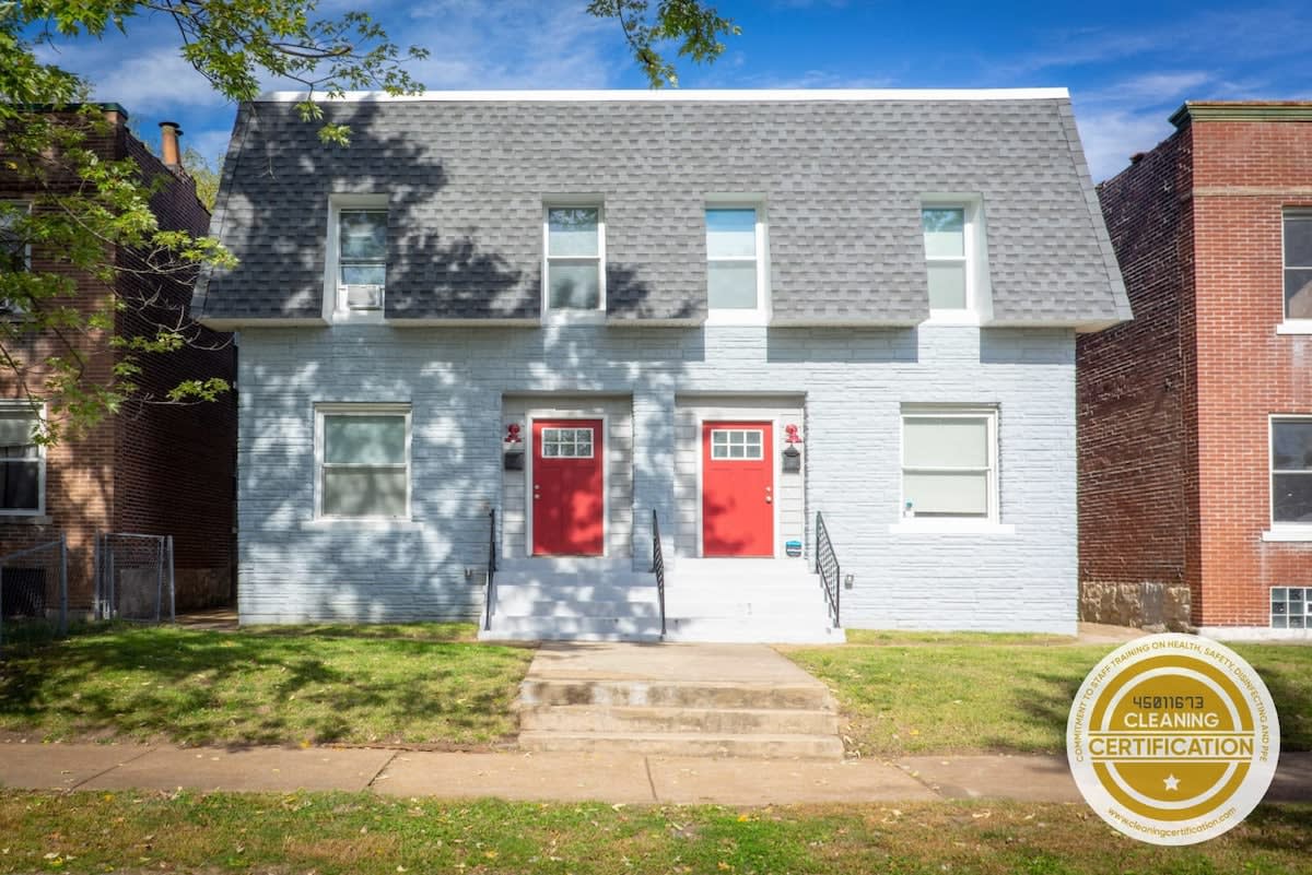 Side-by-Side Units 6BR Best Location ABODEbucks — St. Louis, MO — vacation rental