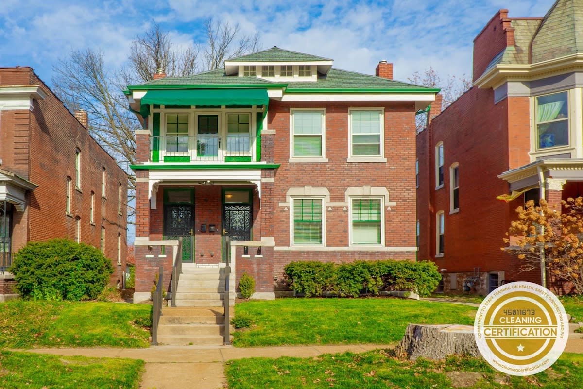 8BR at Tower Grove Park Sleeps 22 ABODEbucks — St. Louis, MO — vacation rental
