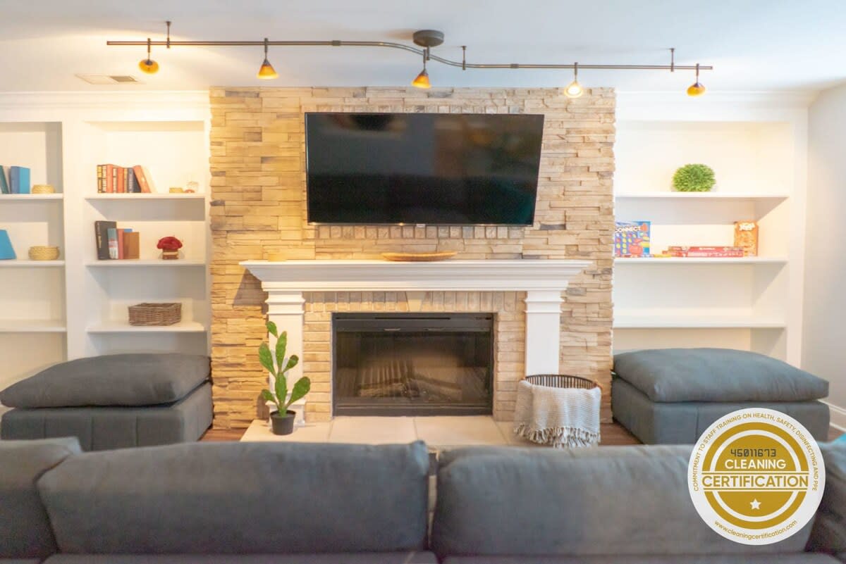 Lovely CWE 2BR with Private Parking ABODEbucks — St. Louis, MO — vacation rental