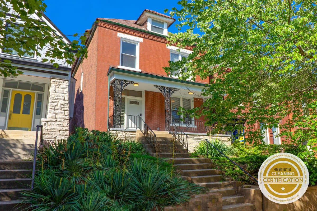 Spacious and Cozy St Louis Gem ABODEbucks — St. Louis, MO — vacation rental