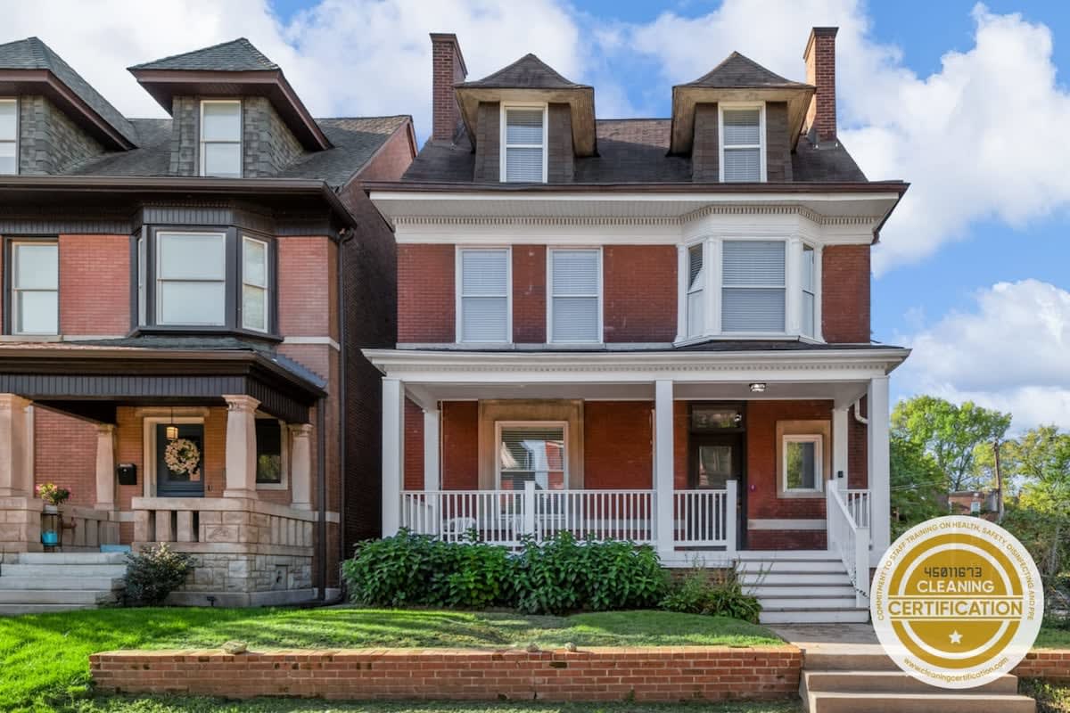 Classic 7BR CWE Home 3rd Floor Suite ABODEbucks — St. Louis, MO — vacation rental
