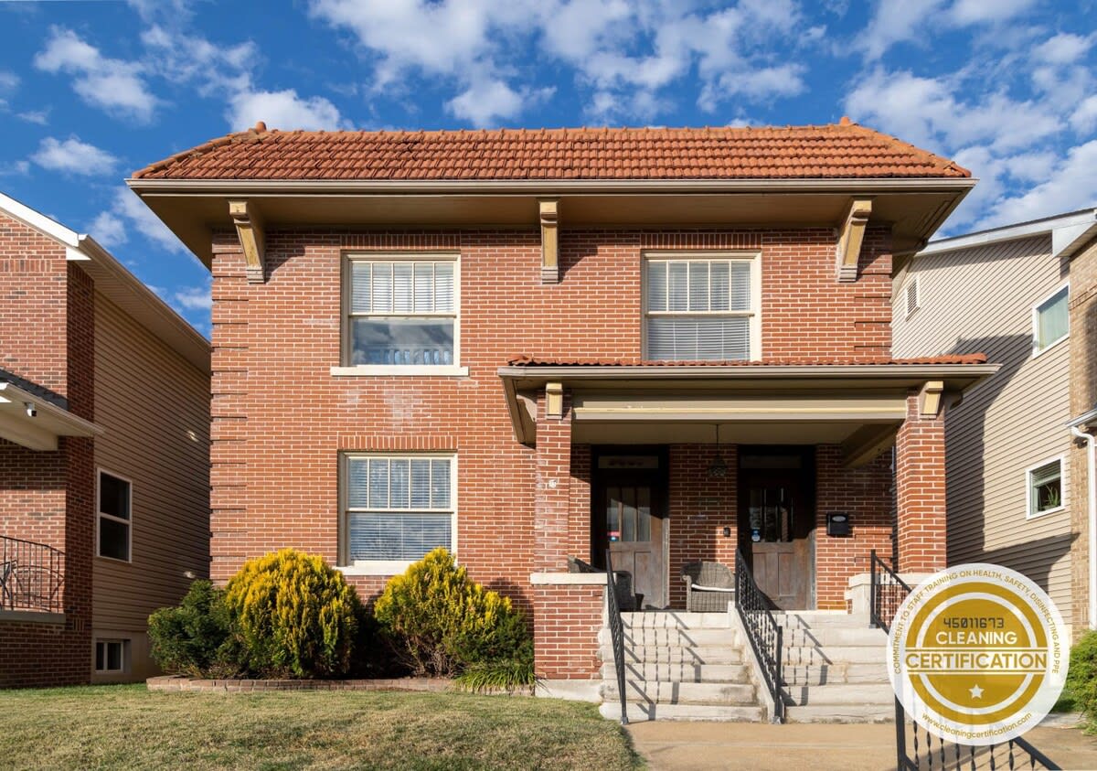 Forest Park 4BR-3BA 1st Fl Master ABODEbucks — St. Louis, MO — vacation rental
