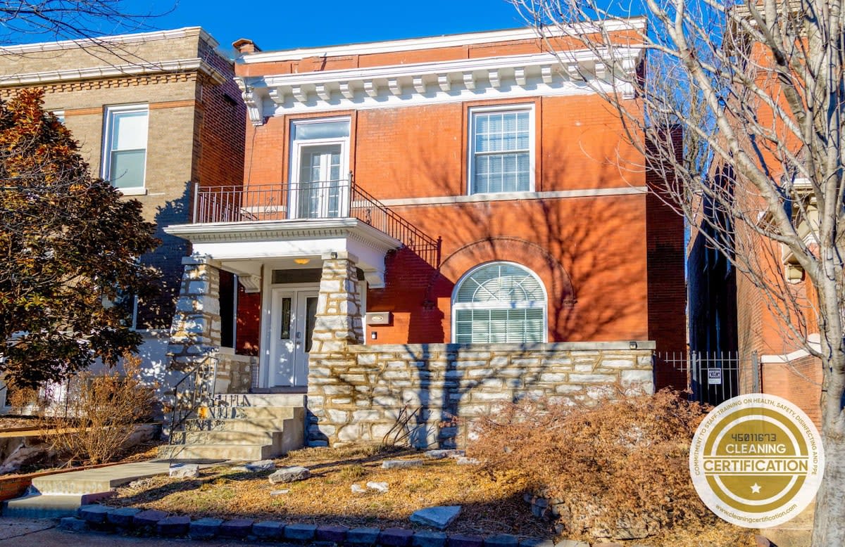 Elegant 6BR-4BA Family Home with Garage ABODEbucks — St. Louis, MO — vacation rental