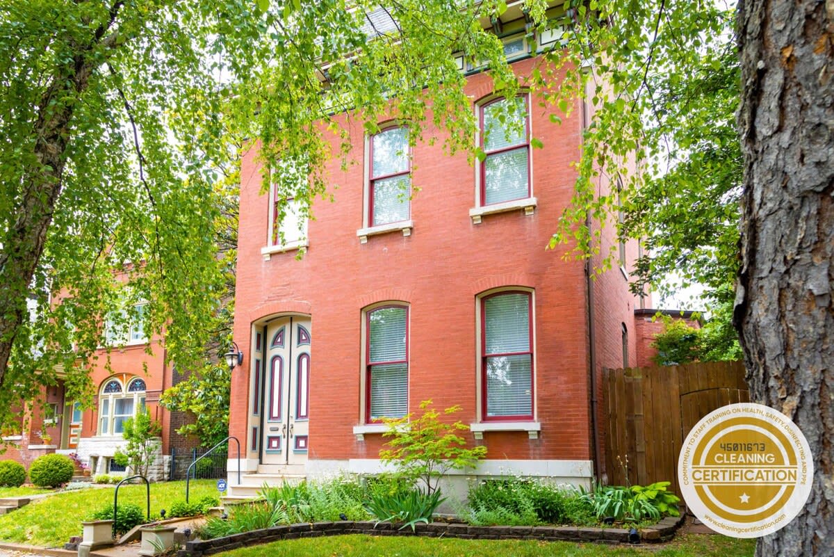 Gorgeous Benton Park Manor ABODEbucks — St. Louis, MO — vacation rental