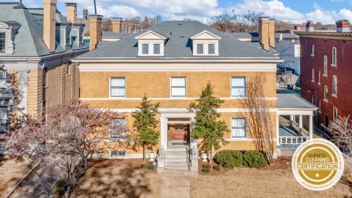 Stately 8BR Historic CWE Home  ABODEbucks — St. Louis, MO — vacation rental