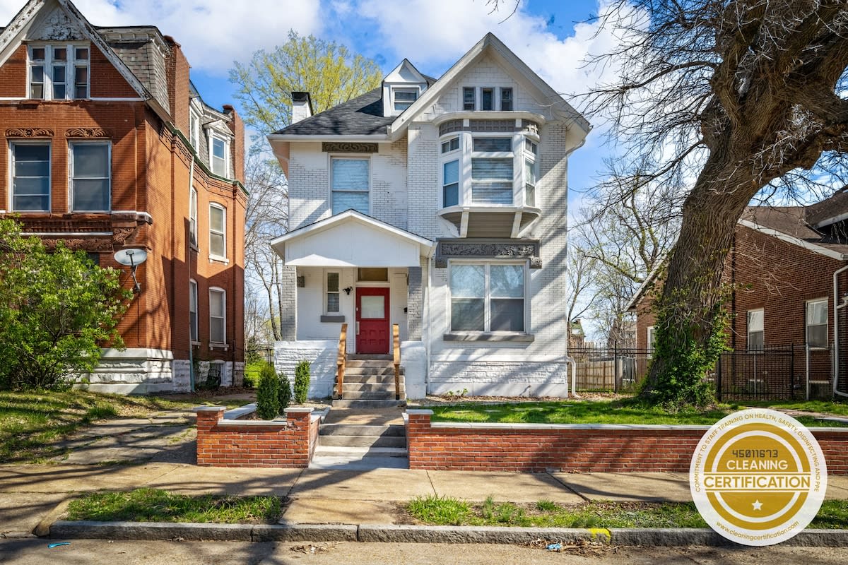 Magnificent 5BR Beauty ABODEbucks — St. Louis, MO — vacation rental