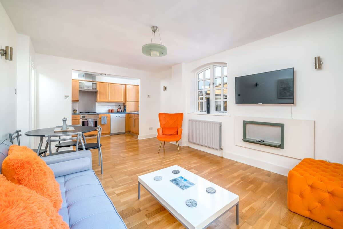 London Bridge 🏡 Deluxe Two-Bedroom Serviced Apartment — London, England — vacation rental