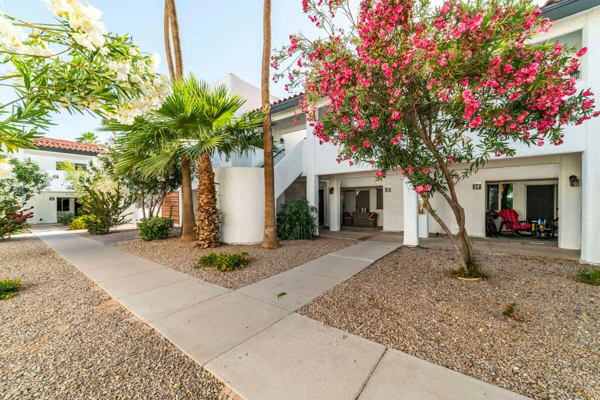 44A Modern Casa Grande large 1bd w heated pool 44A — Casa Grande, AZ — vacation rental