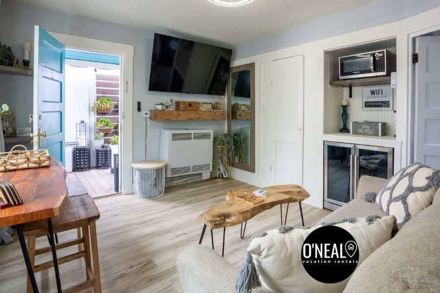 Capitola Village Bungalow - 2 Blocks from the Sand — Capitola, CA — vacation rental