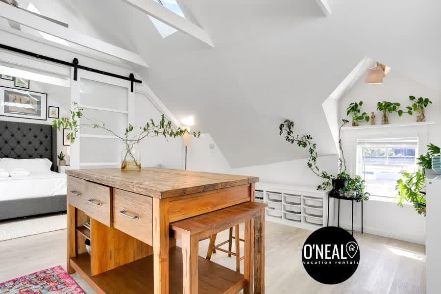 Capitola Village Work-Live Loft - Pet Friendly — Capitola, CA — vacation rental