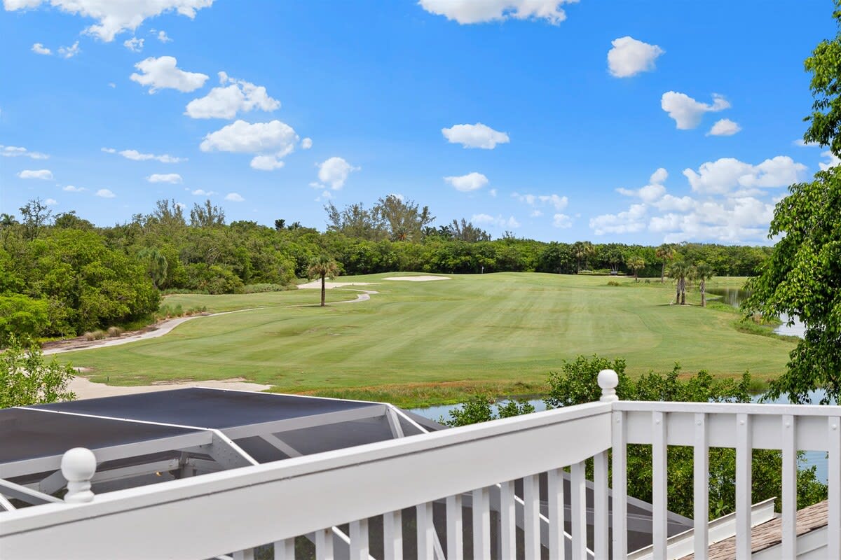 Gorgeous Fairway Facing Estate with Pool in the Dunes Golf and Country Club - Foto 1