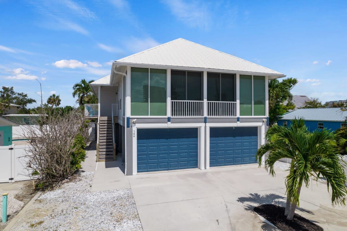 Gorgeous Apartment on Mango St. Steps to Beach - Photo 1