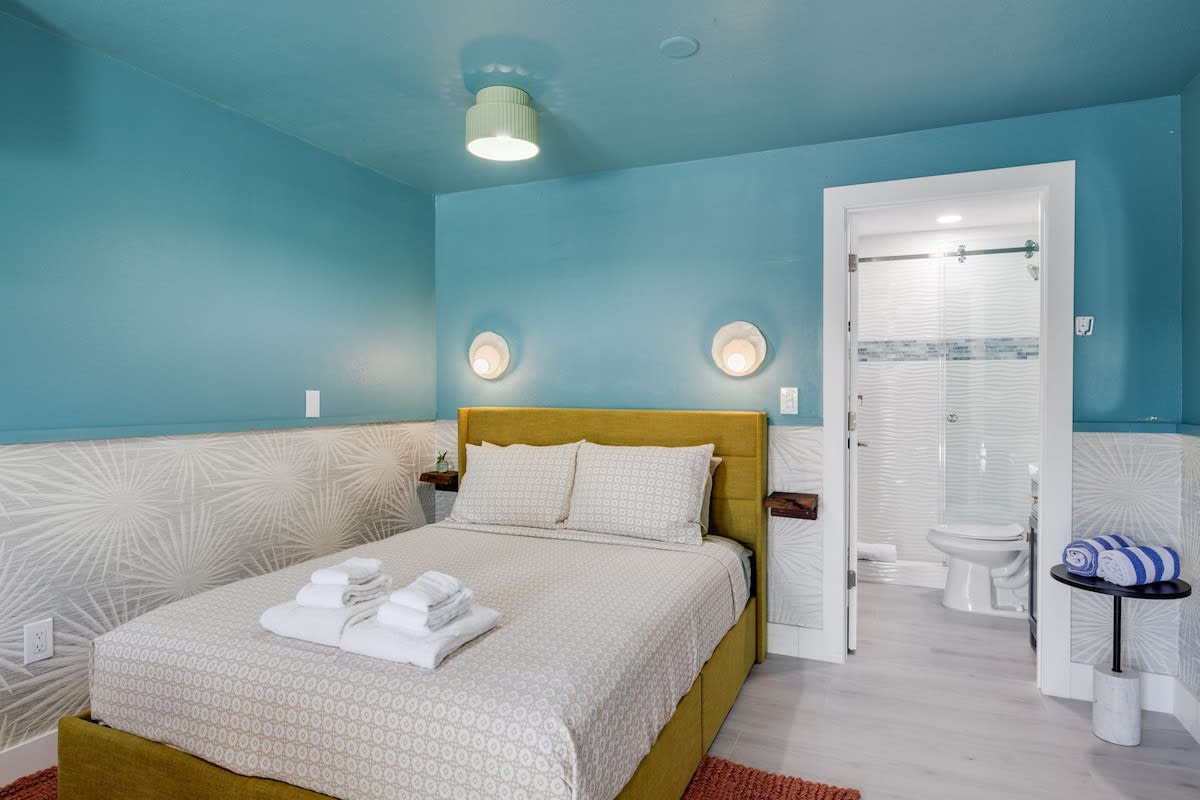 The Catalina - Upgraded Suite at Palmview Inn — Sanibel, FL — vacation rental