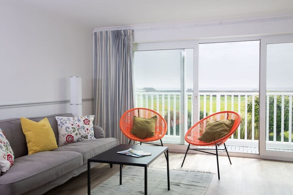 Bright & Modern Selsey Seafront Home