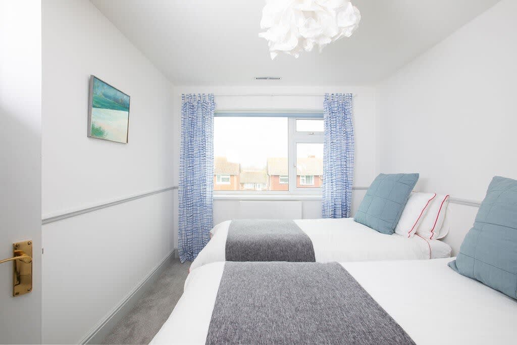 Bright & Modern Selsey Seafront Home