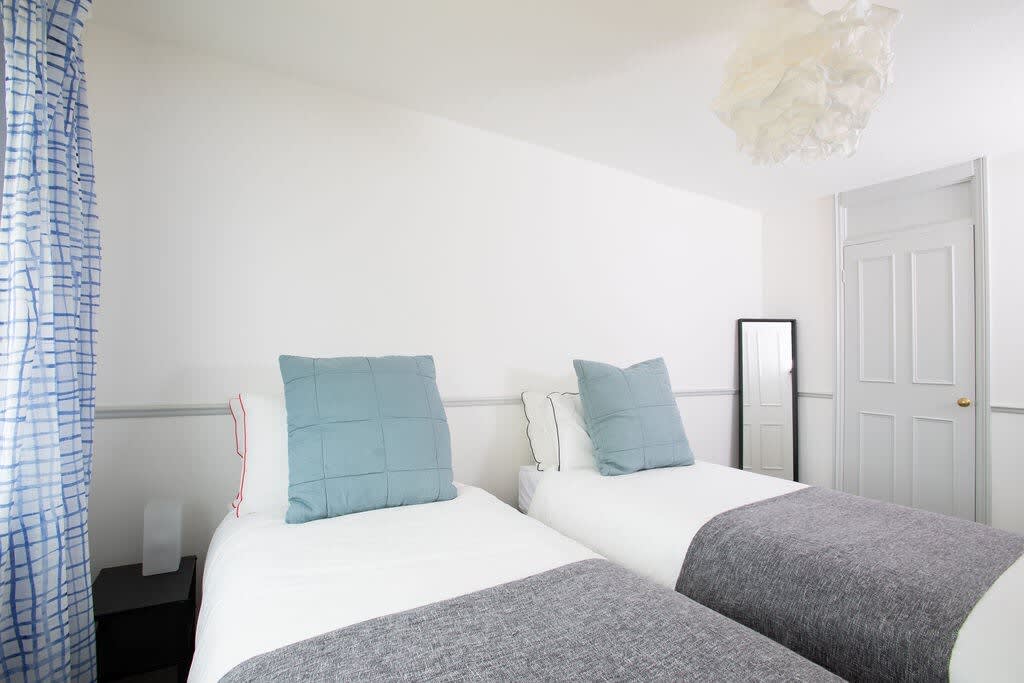 The ideal bedroom for siblings, friends or colleagues..