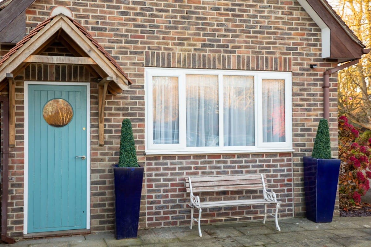 Sit outside the annexe and breathe in the salty sea air over a cup of tea.