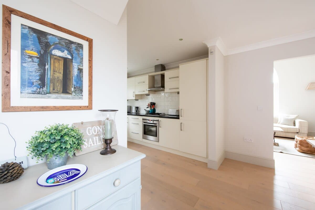 Another view of the kitchen.