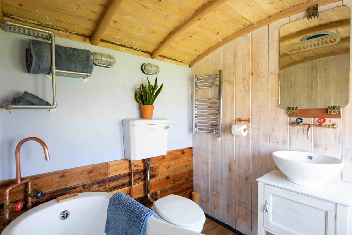 What could be more relaxing than a hot bath before a deep sleep in the dreamy bed.