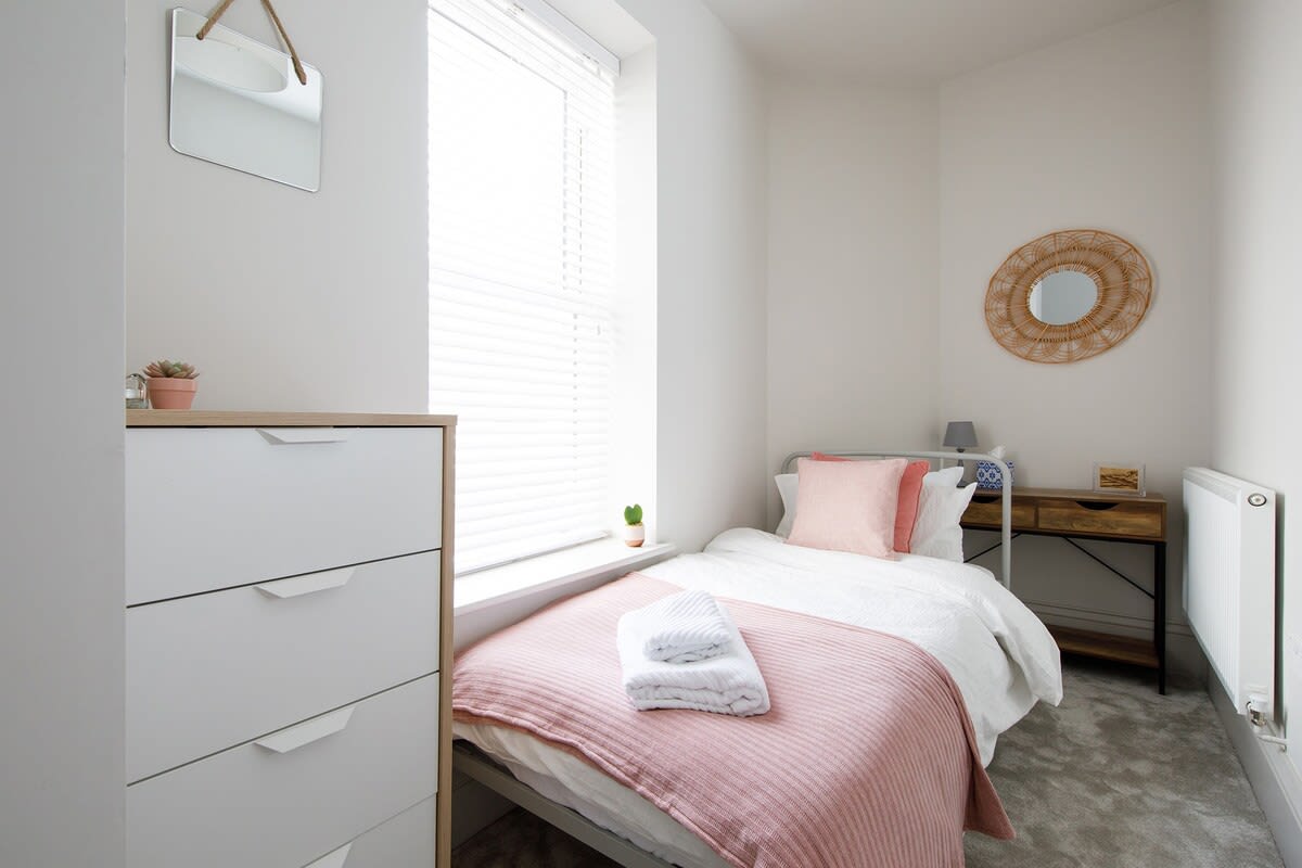 A view of the single bed in the 2nd bedroom