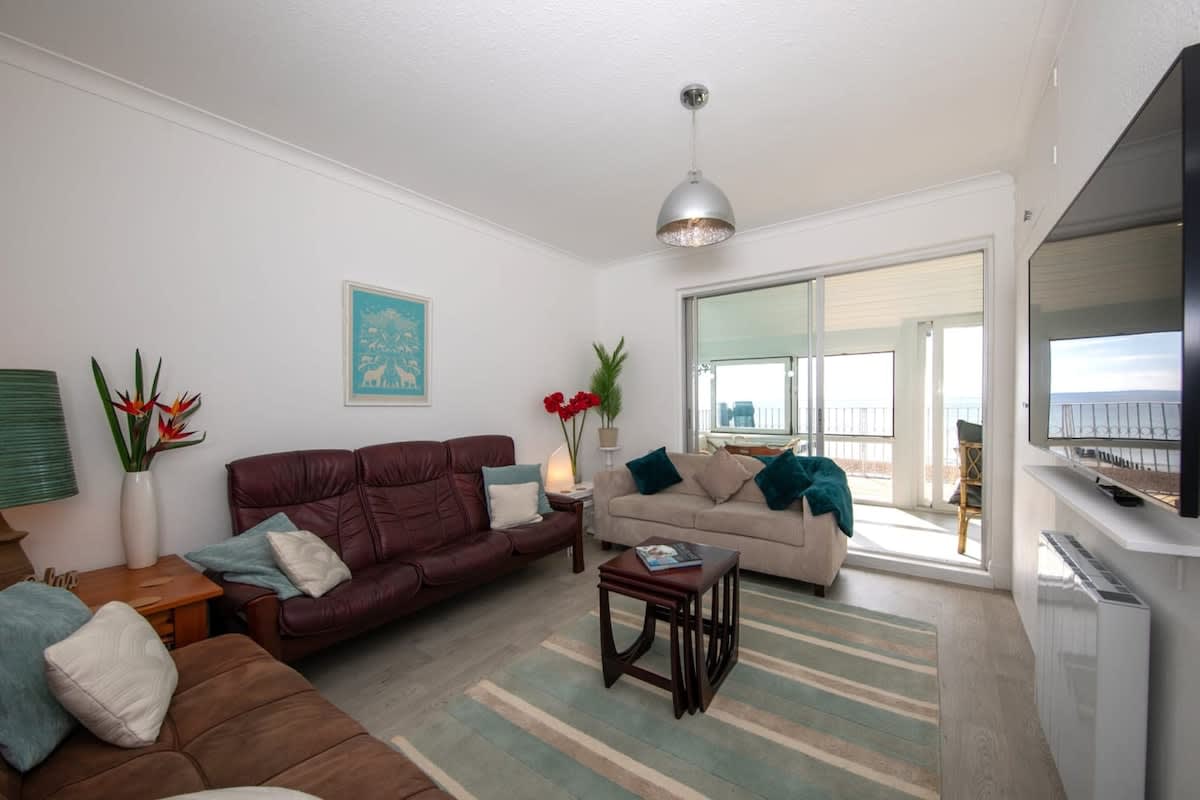 Stunning Beachfront Apt w/ Balcony & Sea Views
