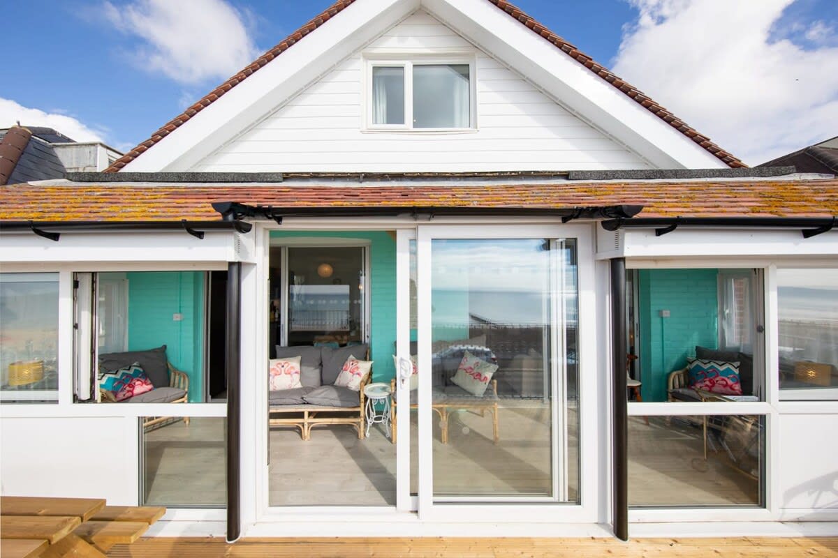Stunning Beachfront Apt w/ Balcony & Sea Views