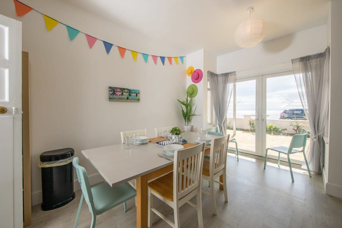 Beautiful Beachfront House wth Balcony & Sea Views