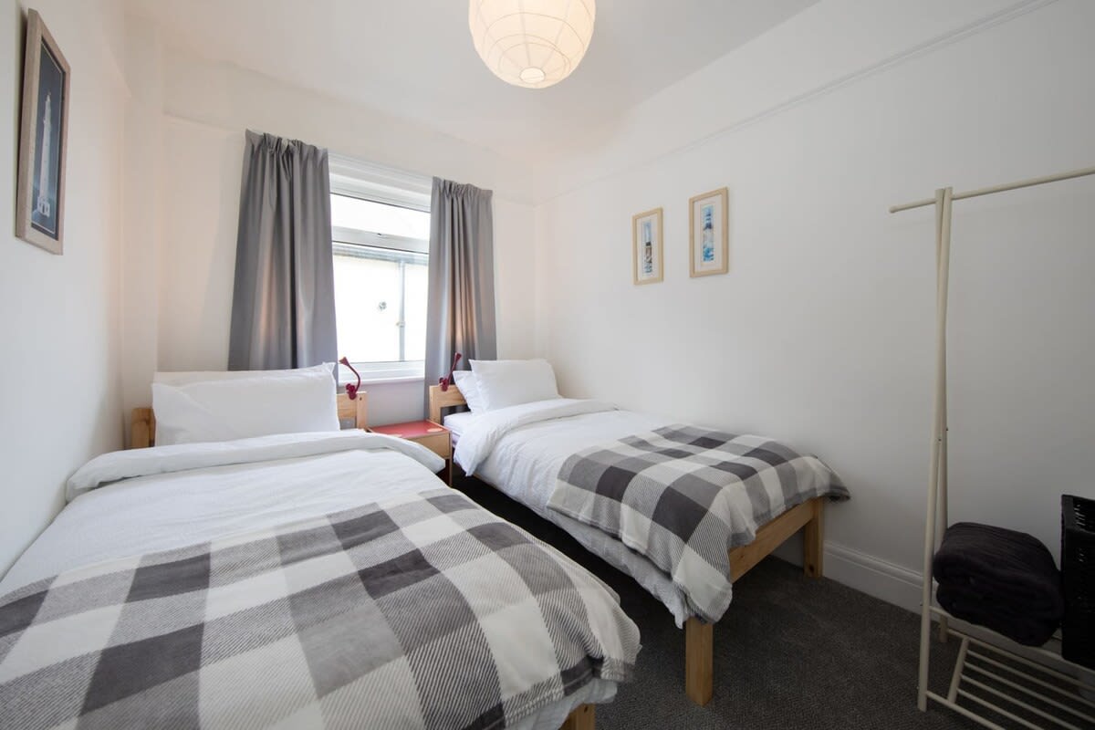 The cosy eighth bedroom (1st floor) with two twin beds