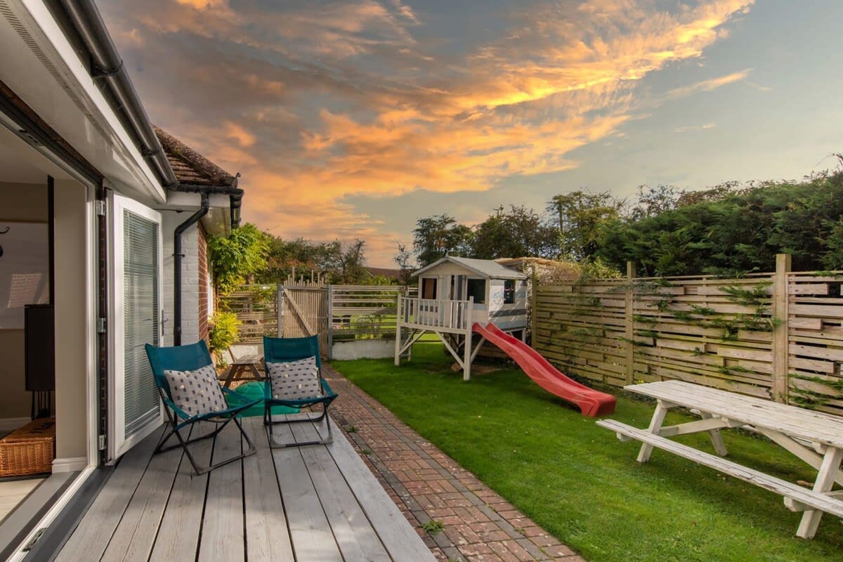 Pretty Coastal Annexe Close to Village and Quay
