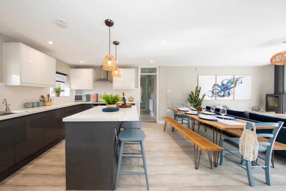 Pretty Coastal Annexe Close to Village and Quay