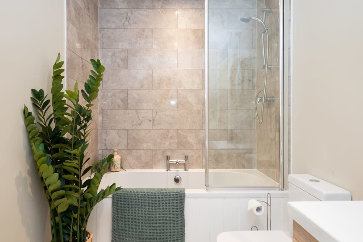 shower? This space has it all
