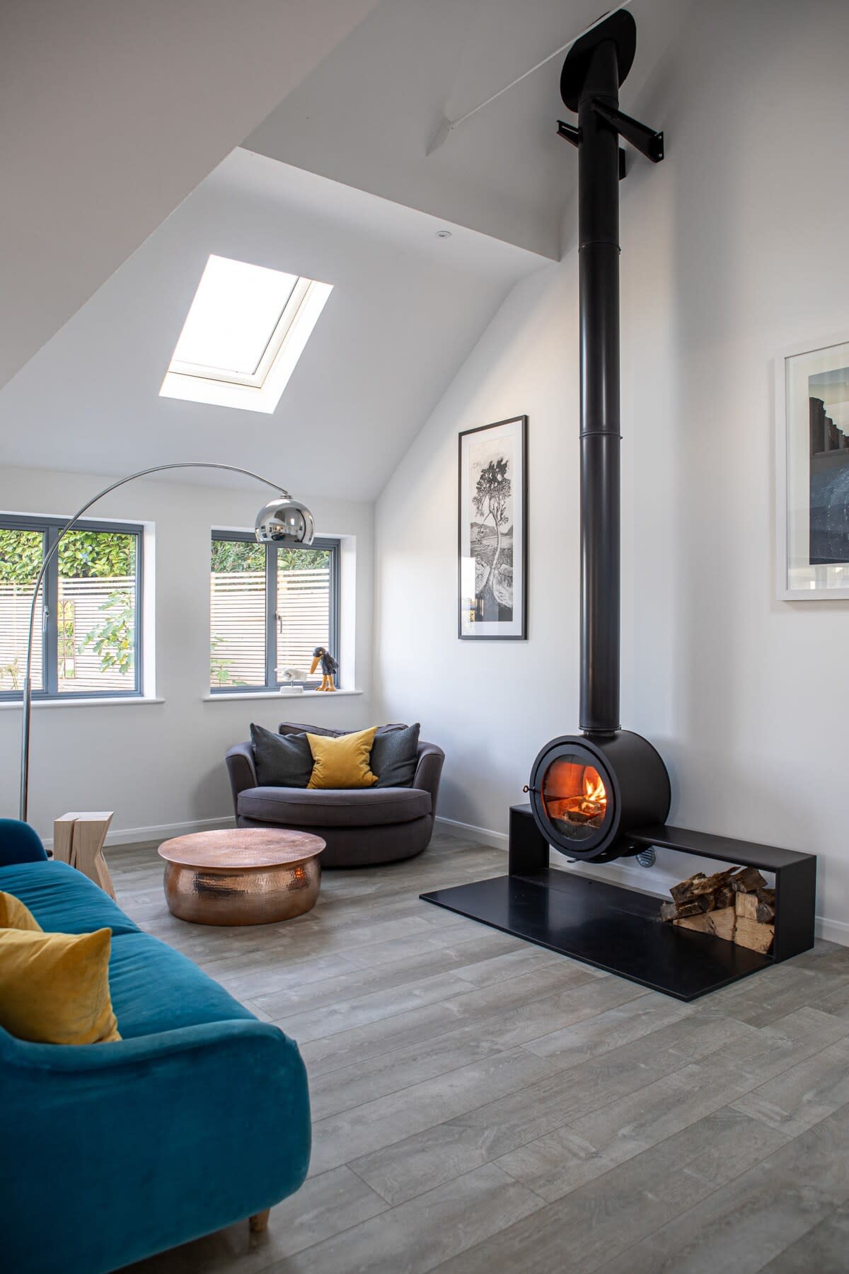 The charming wood-burning stove of the sitting room creates an inviting family setting