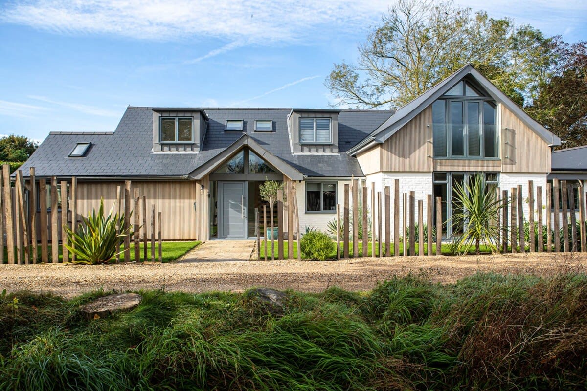 The Salt House – Luxury Home with Pool & Hot Tub