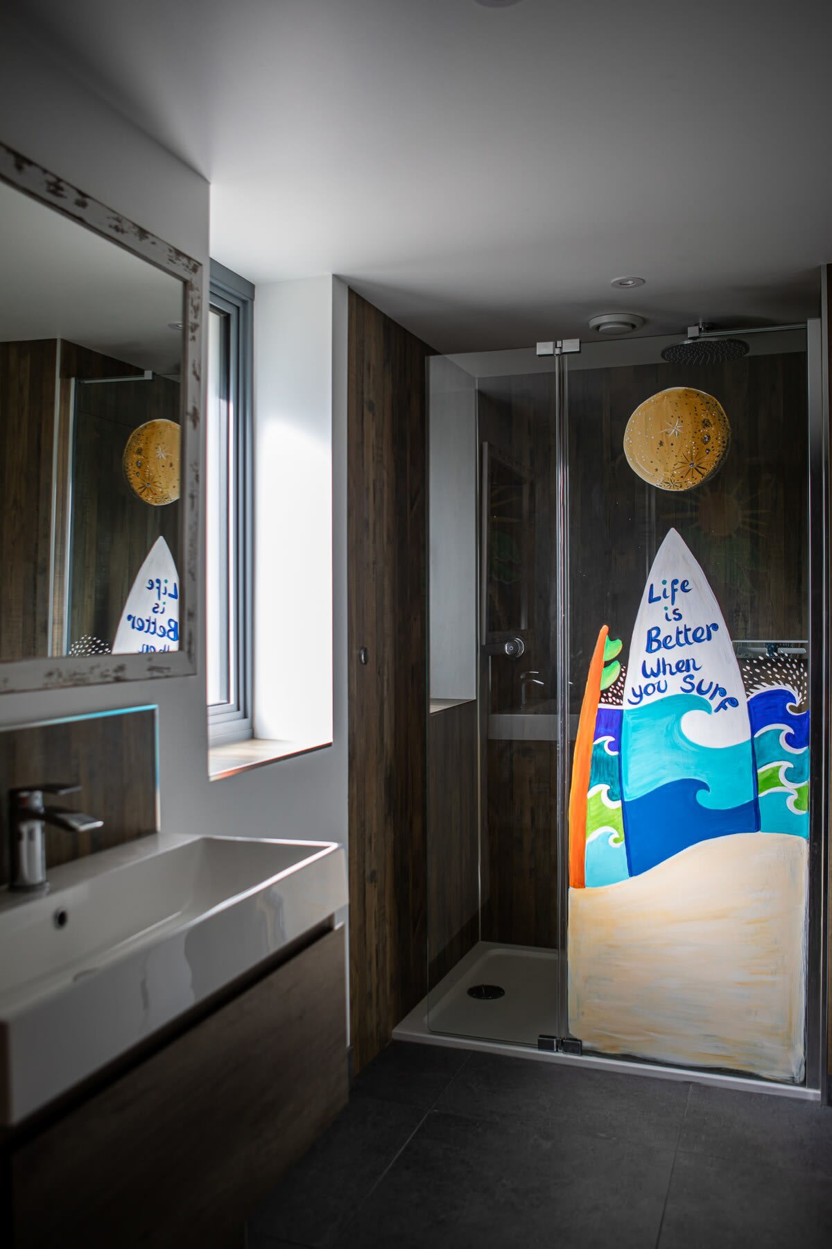 The drawing on the shower cabin doesn’t lie !