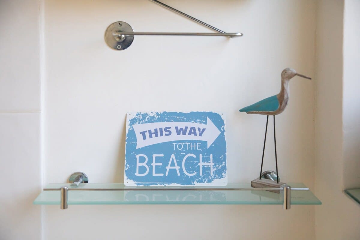 This way to the beach!