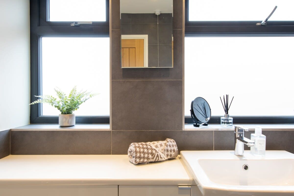 Fresh towels and all essential toiletries