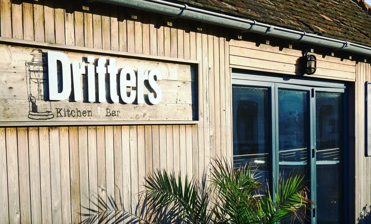 Drifters surf cafe does breakfast, lunch and dinner and is 5 minutes walk away!