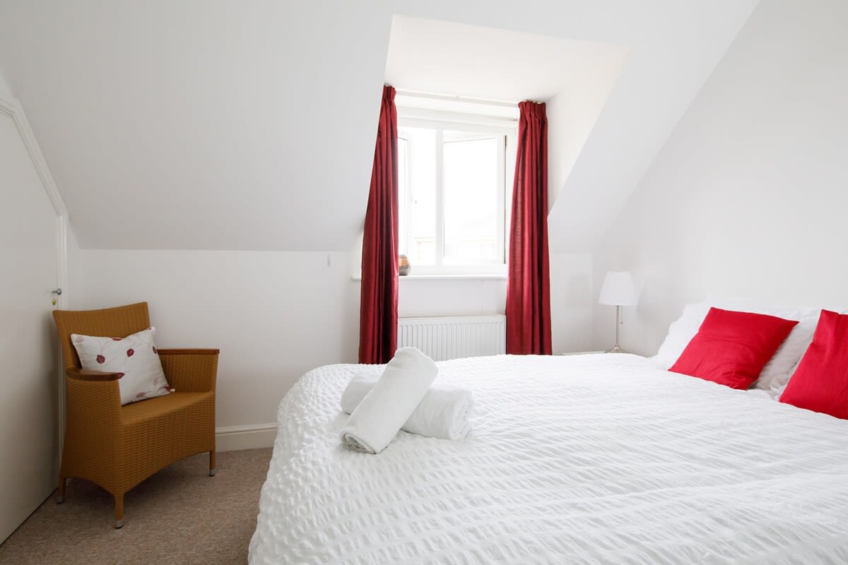 Lovely Selsey apartment with sea views / sleeps 4