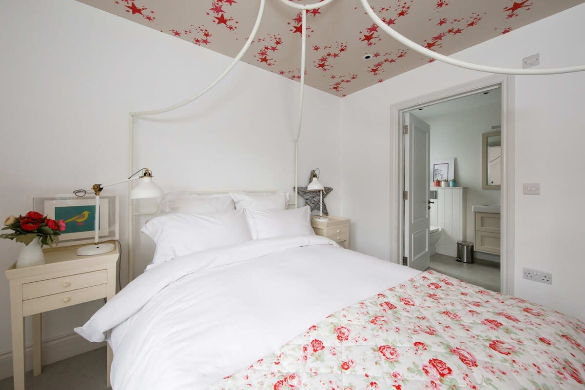 How many pillows do you like to sleep with?